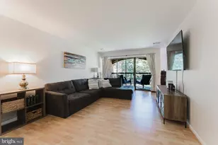 11232 Chestnut Grove Square, Reston, VA 20190 - Photo 2
