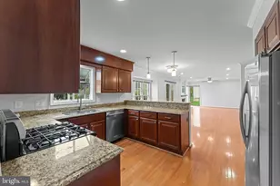 8952 Kenilworth Dr, Burke, VA 22015 - Photo 10