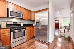 7832 Gum Springs Village Dr, Alexandria, VA 22306 - Photo 12