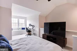 7832 Gum Springs Village Dr, Alexandria, VA 22306 - Photo 28