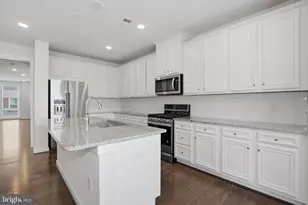 13367 Launders St, Herndon, VA 20171 - Photo 6