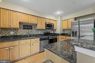 12346 Field Lark Ct, Fairfax, VA 22033 - Photo 10