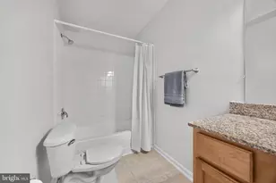 3175 Summit Square Dr, Oakton, VA 22124 - Photo 16