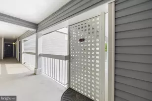 3175 Summit Square Dr, Oakton, VA 22124 - Photo 24