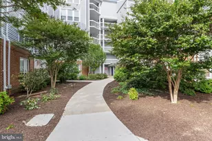 3175 Summit Square Dr, Oakton, VA 22124 - Photo 26