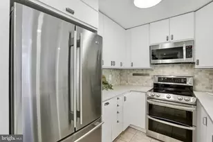 11737 Summerchase Cir, Reston, VA 20194 - Photo 8
