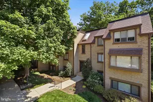 1637 Parkcrest Cir, Reston, VA 20190 - Photo 2