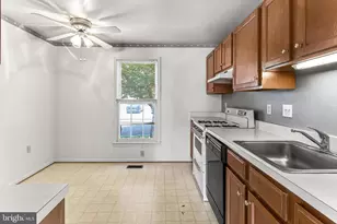 7403 Houndsbury Ct, Alexandria, VA 22315 - Photo 8