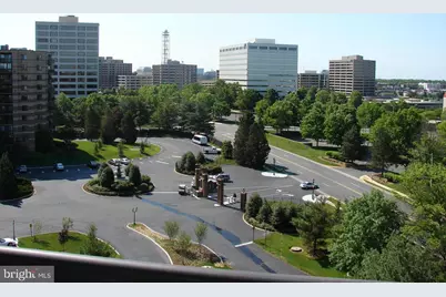 8360 Greensboro Drive #1006, McLean, VA 22102 - Photo 2