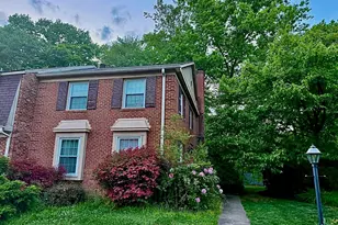 8002 Bethelen Woods Ln, Springfield, VA 22153 - Photo 2