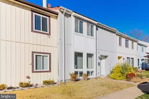 1024 Queens Ct, Herndon, VA 20170 - Photo 2
