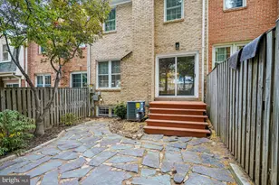 7422 Chummley Ct, Falls Church, VA 22043 - Photo 4