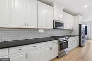 14421 Beckett Glen Cir, Chantilly, VA 20151 - Photo 4
