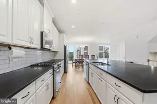 14421 Beckett Glen Cir, Chantilly, VA 20151 - Photo 8