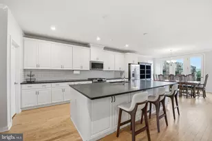 14421 Beckett Glen Cir, Chantilly, VA 20151 - Photo 4
