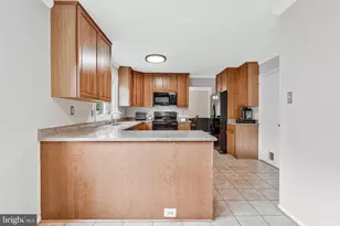1603 Hiddenbrook Dr, Herndon, VA 20170 - Photo 8