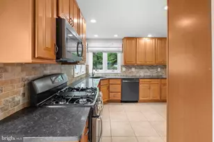 9597 Burnt Oak Dr, Fairfax Station, VA 22039 - Photo 12