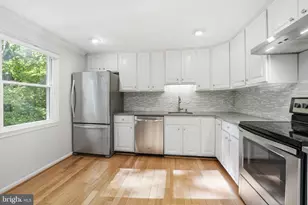2961 Ellenwood Dr, Fairfax, VA 22031 - Photo 4