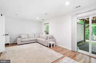 10582 Reed's Landing Cir, Burke, VA 22015 - Photo 24