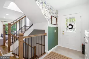 10582 Reed's Landing Cir, Burke, VA 22015 - Photo 2
