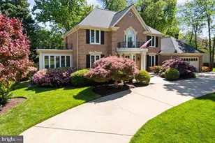 7905 Belleflower Dr, Springfield, VA 22152 - Photo 2