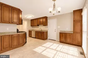 10907 Paynes Church Dr, Fairfax, VA 22032 - Photo 12