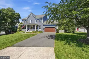 10206 Palmer Glen Ct, Oakton, VA 22124 - Photo 2