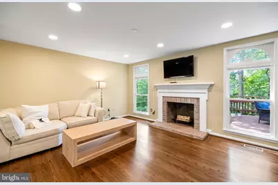 8153 Ships Curve Lane, Springfield, VA 22153 - Photo 6