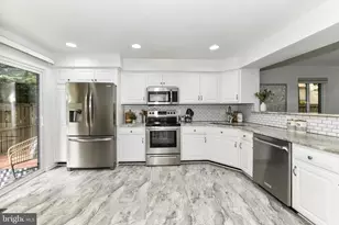 11701 Newbridge Ct, Reston, VA 20191 - Photo 4