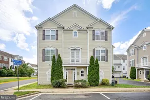 5066 Village Fountain Pl, Centreville, VA 20120 - Photo 4