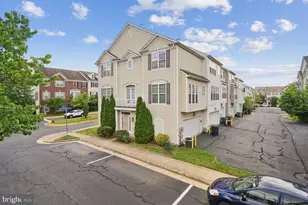 5066 Village Fountain Pl, Centreville, VA 20120 - Photo 2