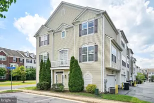 5066 Village Fountain Pl, Centreville, VA 20120 - Photo 4
