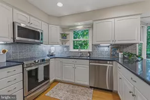 13209 Ashvale Dr, Fairfax, VA 22033 - Photo 14