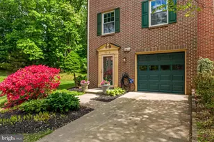 9348 McCarthy Woods Ct, Burke, VA 22015 - Photo 2