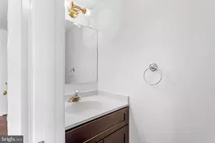 9348 McCarthy Woods Ct, Burke, VA 22015 - Photo 4