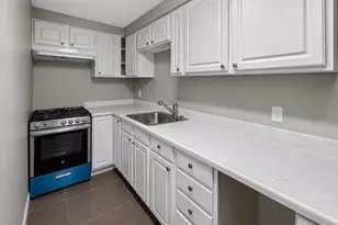 14739 Flower Hill Dr, Centreville, VA 20120 - Photo 18