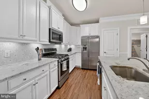 6104 Fairview Farm Dr, Alexandria, VA 22315 - Photo 8
