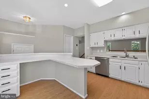 14113 Winding Ridge Ln, Centreville, VA 20121 - Photo 2