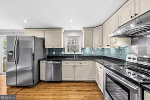 10058 Chestnut Wood Ln, Burke, VA 22015 - Photo 12