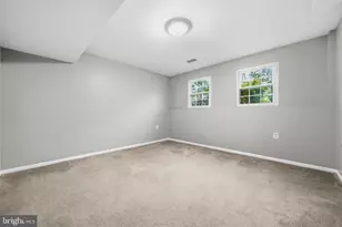 10058 Chestnut Wood Ln, Burke, VA 22015 - Photo 36