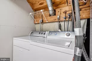 10058 Chestnut Wood Ln, Burke, VA 22015 - Photo 38