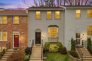10058 Chestnut Wood Ln, Burke, VA 22015 - Photo 2