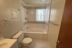 909 Cottage St SW, Vienna, VA 22180 - Photo 10