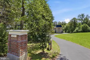 10911 Belgravia Ct, Great Falls, VA 22066 - Photo 4