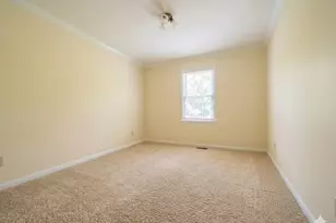 9693 Scotch Haven Dr, Vienna, VA 22181 - Photo 8