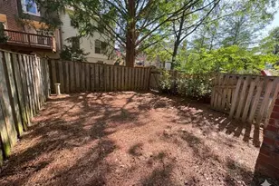 9693 Scotch Haven Dr, Vienna, VA 22181 - Photo 18