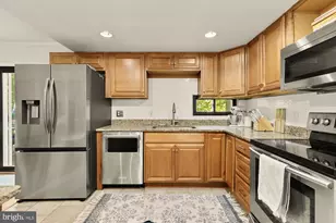 11170 Forest Edge Dr, Reston, VA 20190 - Photo 12