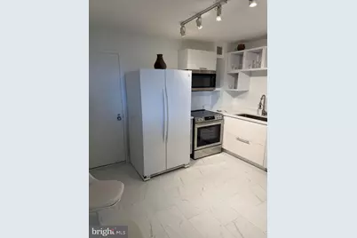 8340 Greensboro Drive #1001, McLean, VA 22102 - Photo 6