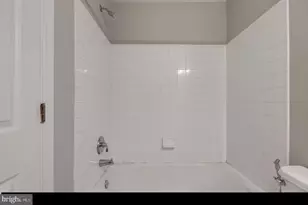 13118 Rose Petal Cir, Herndon, VA 20171 - Photo 24