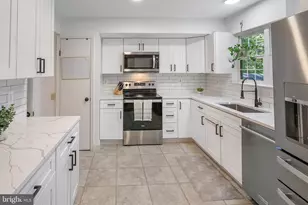 10103 Sassafras Woods Ct, Burke, VA 22015 - Photo 1